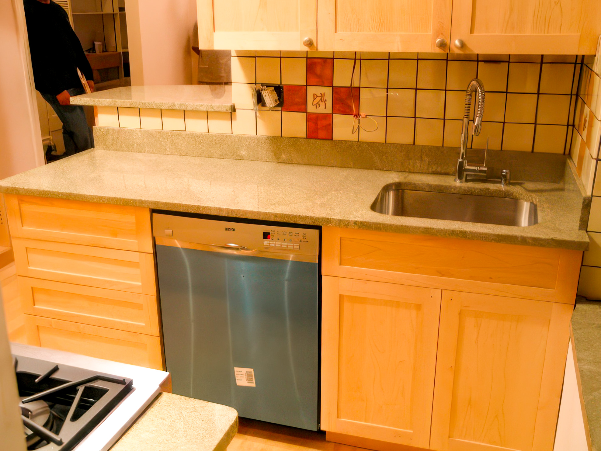 S. SC. Kitchen image 4