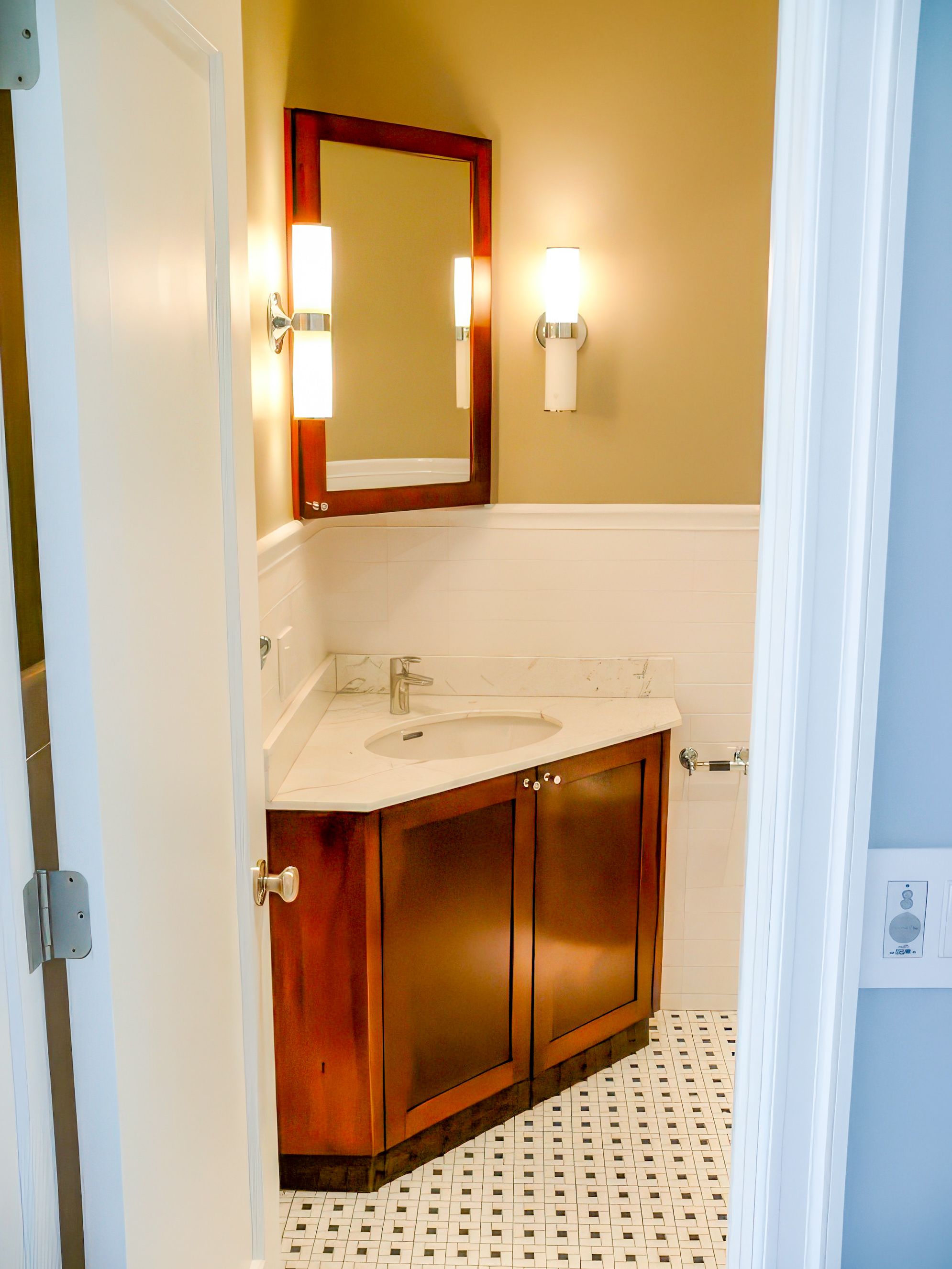 Y. H. Apartment Renovation image 4