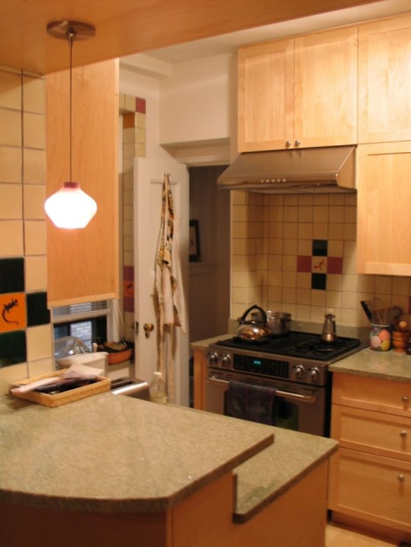 S. SC. Kitchen image 16