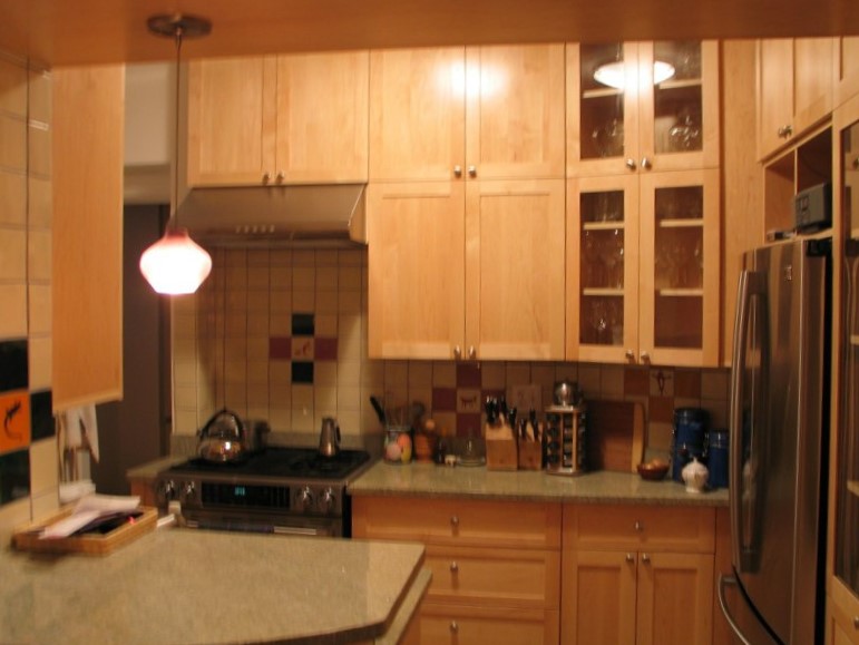 S. SC. Kitchen image 17