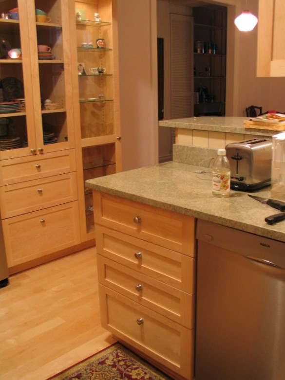 S. SC. Kitchen image 22